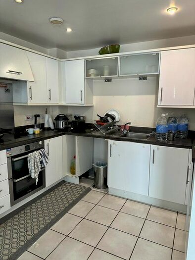 2 Bedroom Flat To Rent In Lanadron Close, Isleworth, TW7