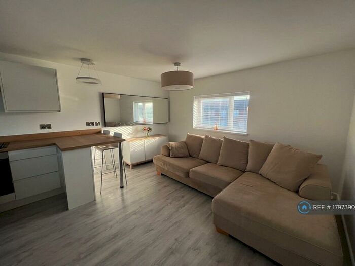 1 Bedroom Flat To Rent In Lupton Road, Sheffield, S8