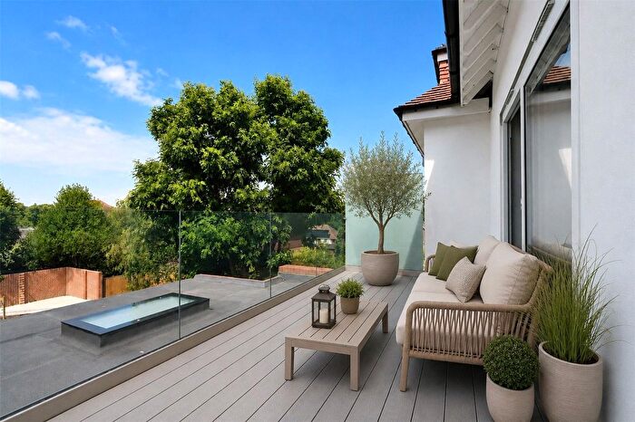 2 Bedroom Flat For Sale In Holly Oak Close, Cheam, Sutton, SM2