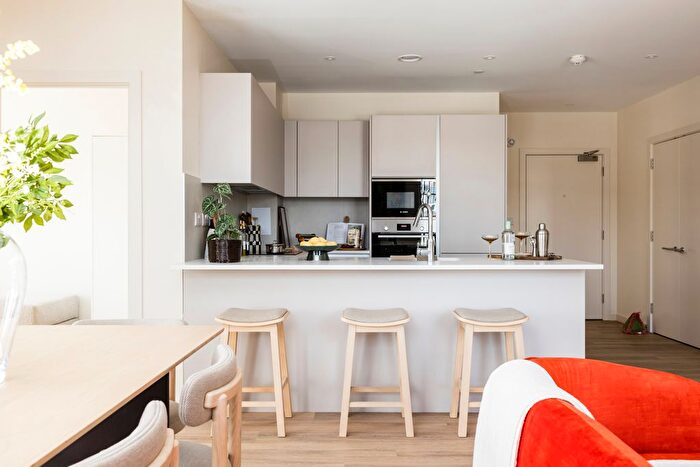 3 Bedroom Flat To Rent In Hayes, UB3