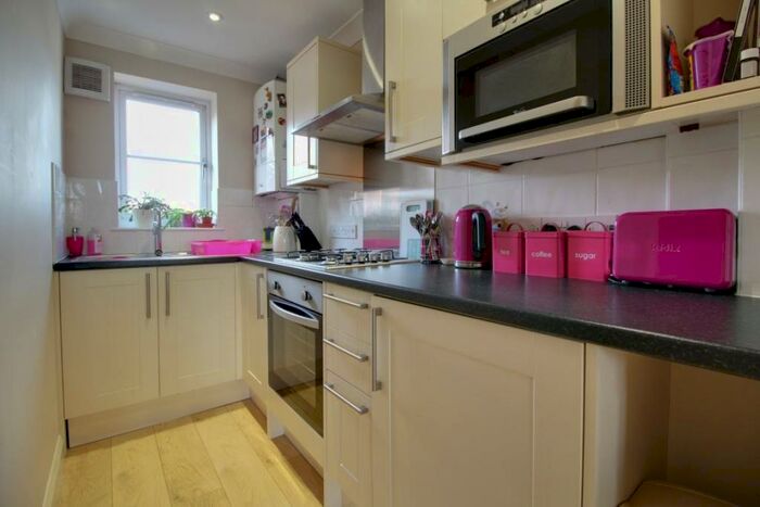 2 Bedroom Town House To Rent In Stone Terrace, Farnborough, GU14