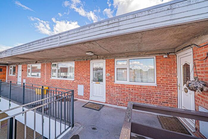 2 Bedroom Apartment For Sale In St. Johns Way, Knowle, B93