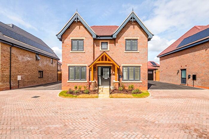 4 Bedroom Detached House For Sale In Russell Road, Toddington, LU5