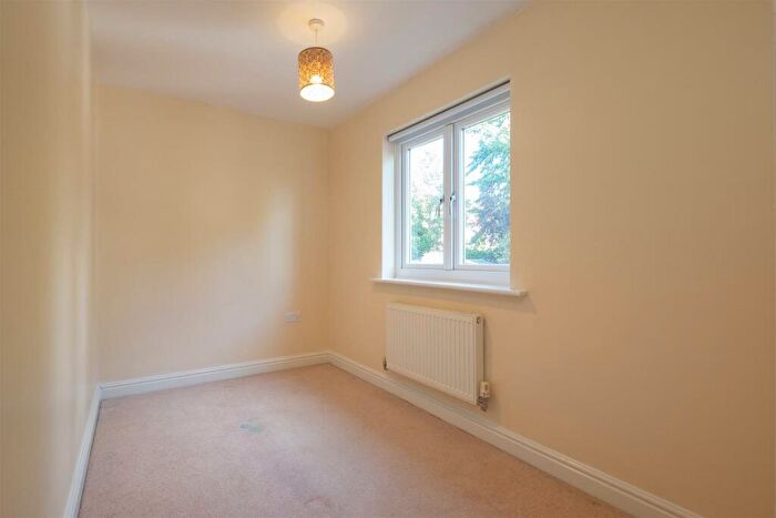 2 Bedroom Flat To Rent In Batsmans Drive, Rushden, NN10