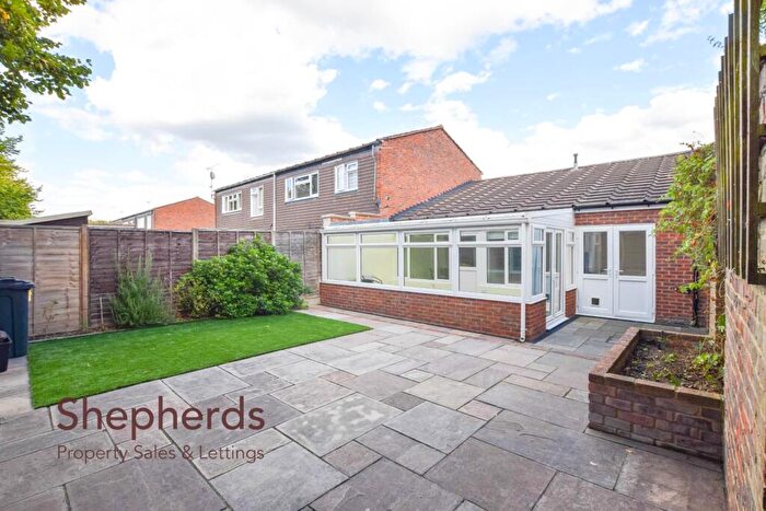 3 Bedroom Terraced Bungalow For Sale In Wheatcroft, Cheshunt, EN7