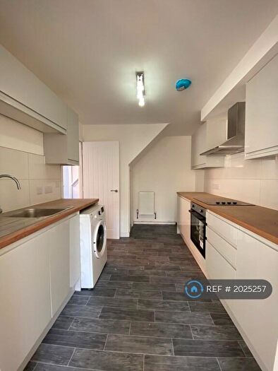 4 Bedroom Semi-Detached House To Rent In Wordsworth Road, Luton, LU4