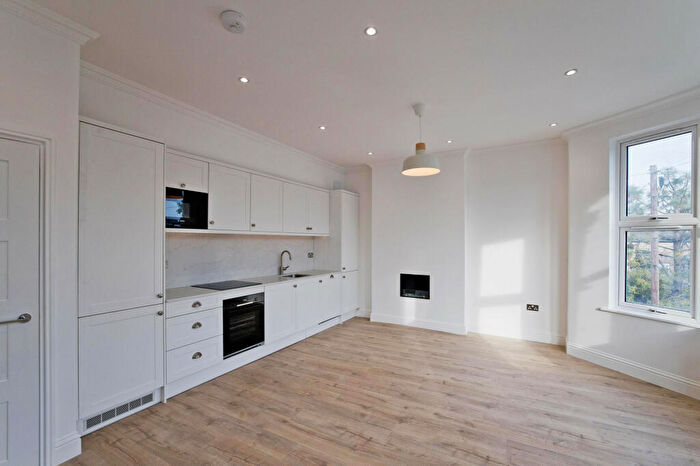 2 Bedroom Flat To Rent In Harringay Gardens, London, N8