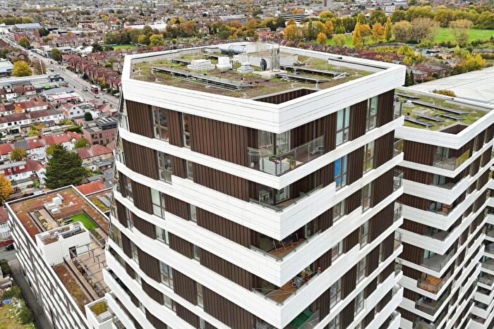 2 Bedroom Flat For Sale In Beck Square, London, London, E10