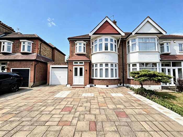 3 Bedroom Semi Detached House To Rent In Park Drive, Winchmore Hill, N21