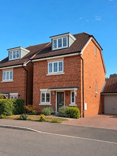 3 Bedroom Detached House For Sale In Lance Way, Reading, RG2