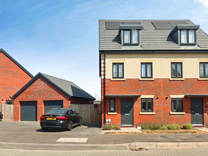 3 Bedroom Semi-Detached House For Sale In Jackdaw Place, Nuneaton, Warwickshire, CV11