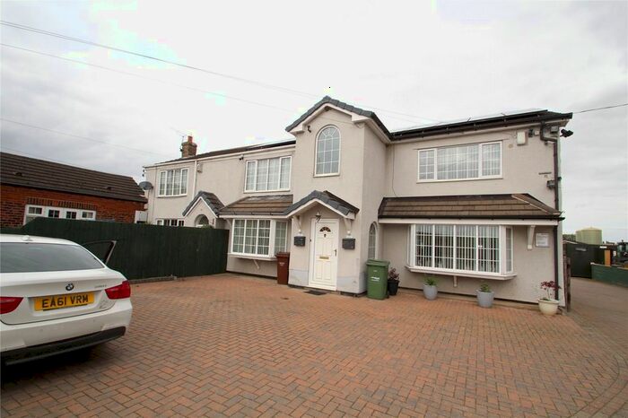 2 Bedroom Flat To Rent In Common Side Farm, New Road, Pontefract, West Yorkshire, WF7