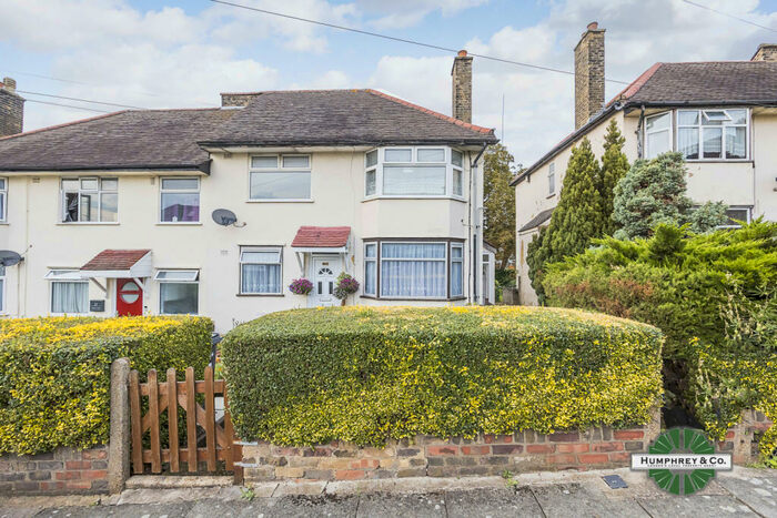 3 Bedroom Flat To Rent In Claybury Road, IG8