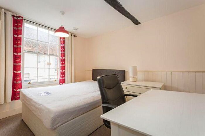 1 Bedroom House To Rent In Well Street, Buckingham, Buckinghamshire, MK18