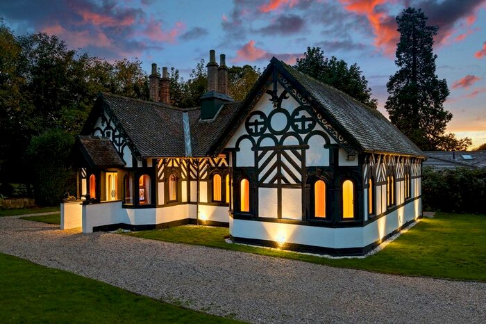 4 Bedroom Bungalow For Sale In Church Lane, Barford, Warwick, CV35