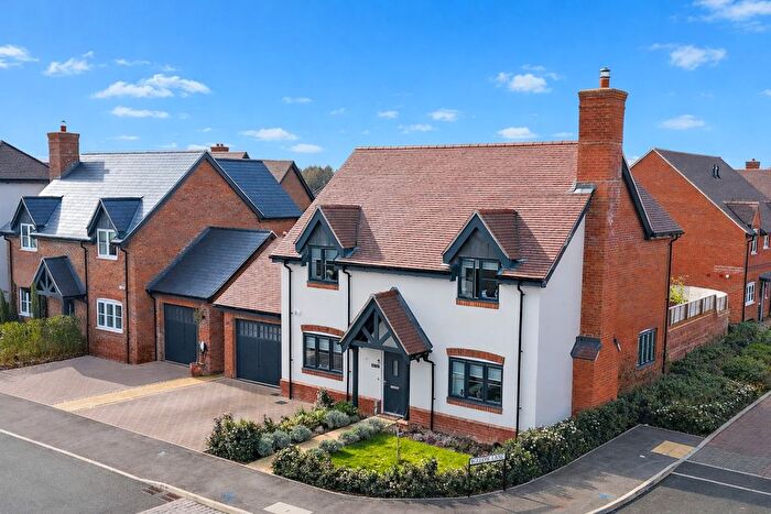 4 Bedroom Detached House For Sale In Poplar Way, Ickford, Aylesbury, HP18