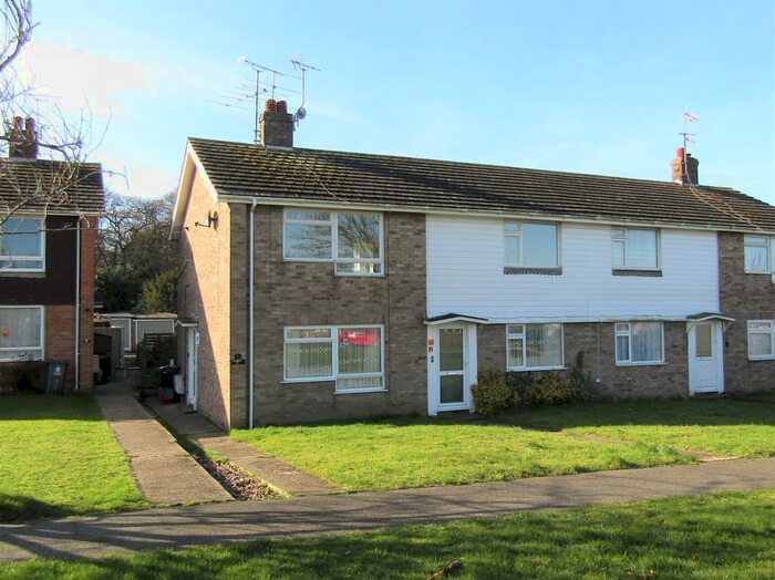 2 Bedroom Maisonette To Rent In Columbine Gardens, Walton On The Naze CO14