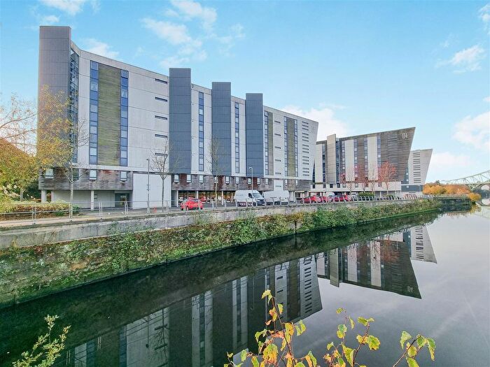 2 Bedroom Flat To Rent In The Decks, Runcorn, WA7
