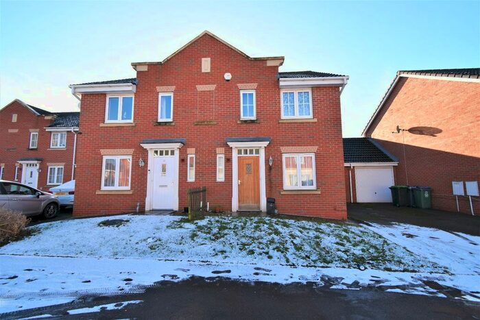 3 Bedroom Semi-Detached House To Rent In Wilson Drive, Tividale, Oldbury, B69