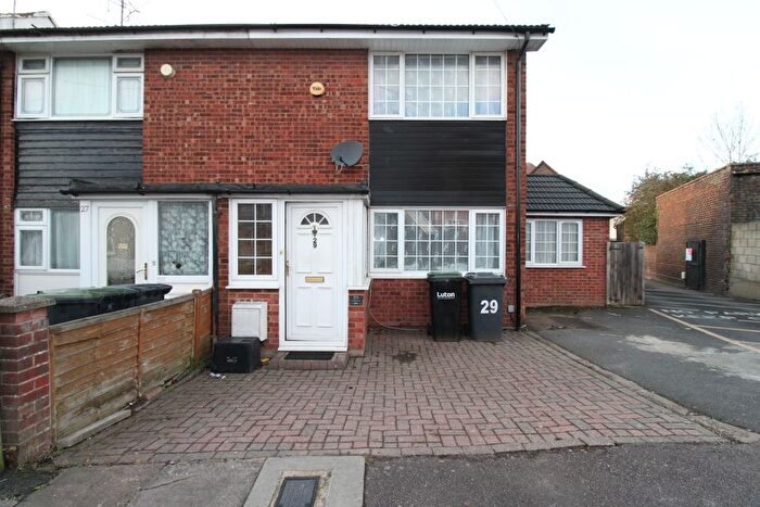 2 Bedroom Semi Detached House To Rent In Tudor Road, Luton, LU3