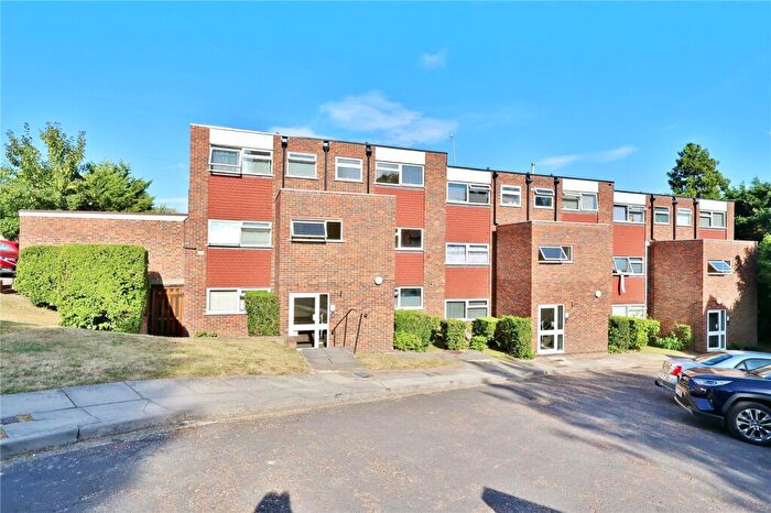 2 Bedroom Apartment For Sale In Woodlands Court, Woking, Surrey, GU22