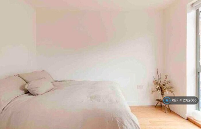 2 Bedroom Flat To Rent In Dalston Kingsland Road, London, E8
