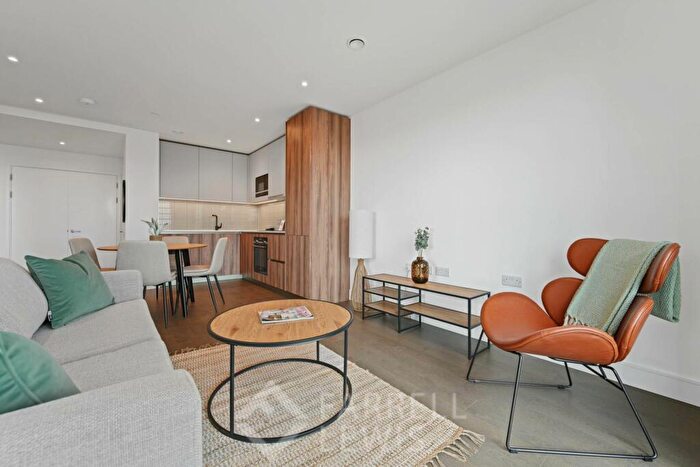 1 Bedroom Apartment To Rent In Hawksberry Heights, Elephant & Castle, SE17