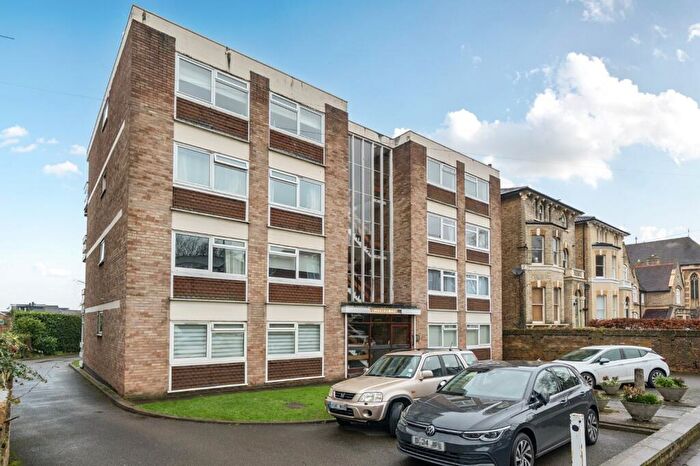 2 Bedroom Flat To Rent In Queens Road, Kingston Upon Thames, KT2