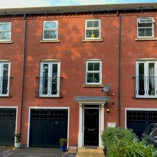 4 Bedroom Town House To Rent In Pentland Drive, Greylees, NG34