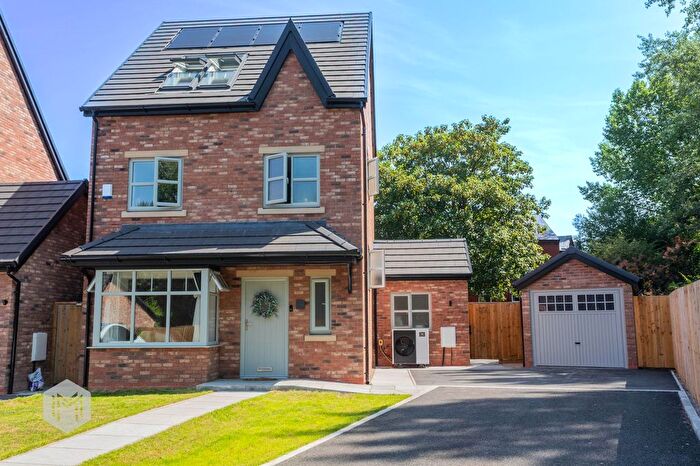 4 Bedroom Detached House For Sale In Buckley Close, Tyldesley, M29