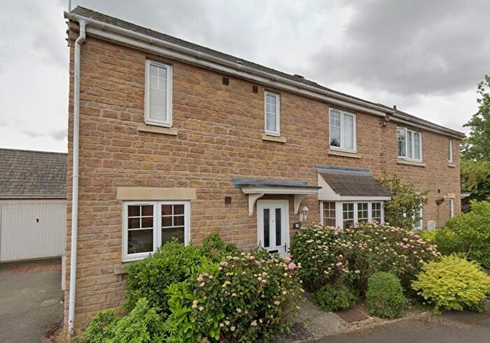 3 Bedroom Semi-Detached House For Sale In Banbury, Oxfordshire, OX16