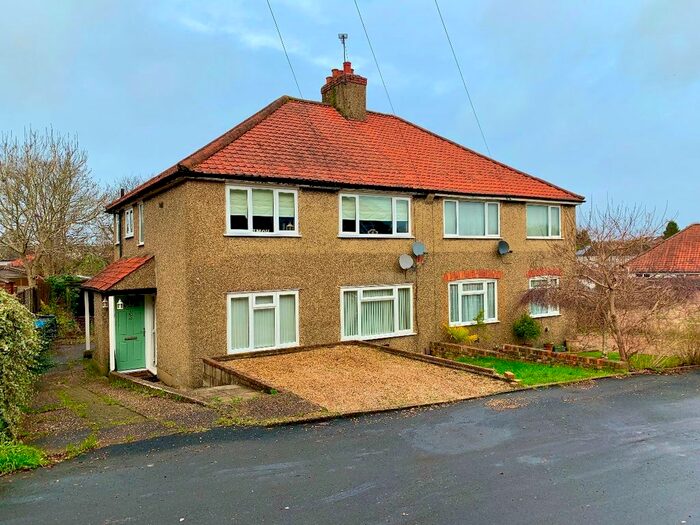 2 Bedroom Maisonette To Rent In Coulsdon Place, Caterham, CR3