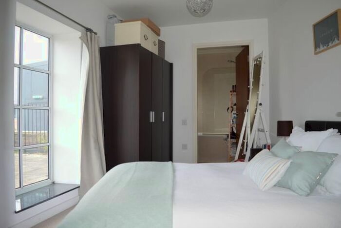 1 Bedroom Flat To Rent In St. John's Hill, London, SW11