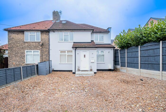 4 Bedroom End Of Terrace House To Rent In Grafton Road, Dagenham, RM8