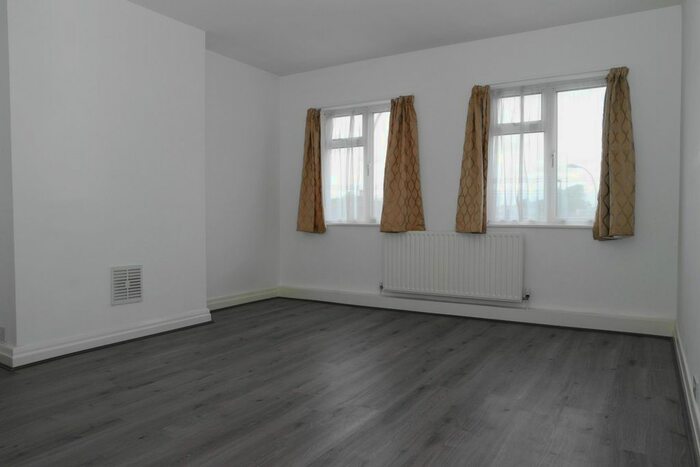 2 Bedroom Flat To Rent In Verdant Lane, London SE6