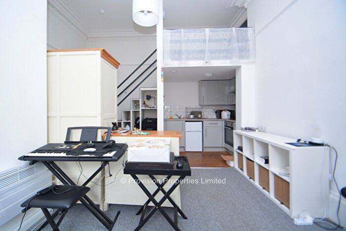 1 Bedroom Flat To Rent In Moorland Road, Hyde Park, Leeds, LS6