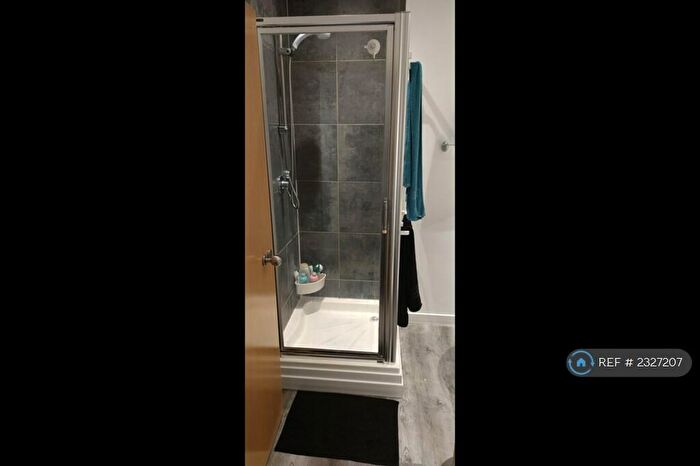 2 Bedroom Flat To Rent In Beetham Plaza, Liverpool, L2