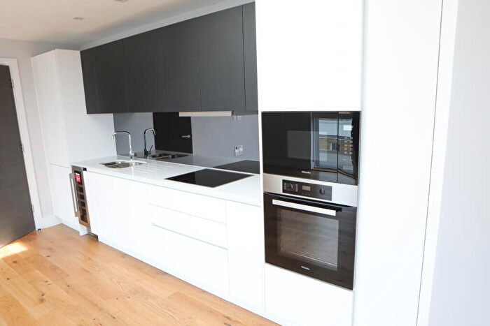 2 Bedroom Flat To Rent In Halliford Street, Islington, London, N1
