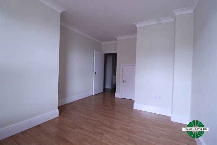 2 Bedroom Flat To Rent In Hoe Street, Walthamstow, E17