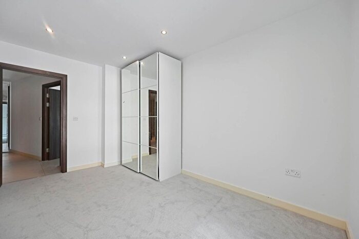 2 Bedroom Flat To Rent In Bridges Court Road, London, SW11