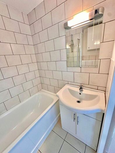 1 Bedroom Studio To Rent In Rookwood Road, N16