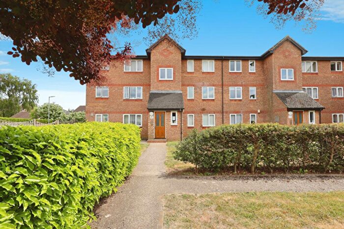 1 Bedroom Flat For Sale In Wedgewood Road, Hitchin, SG4