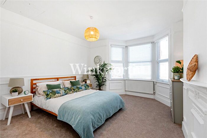 1 Bedroom Apartment For Sale In Terront Road, London, N15