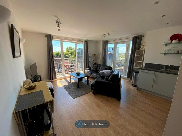 2 Bedroom Flat To Rent In High Street, Uxbridge, City Centre, UB8