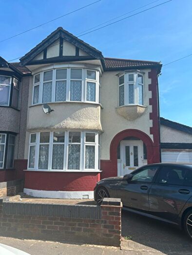 3 Bedroom End Of Terrace House To Rent In Sydney Road, Ilford, IG6