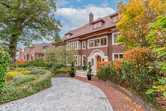 9 Bedroom Detached House To Rent In Courtenay Avenue, N6