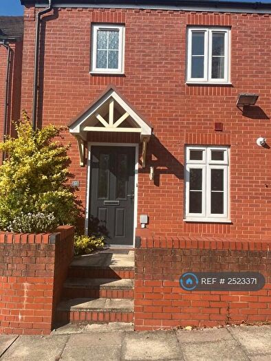 3 Bedroom Semi-Detached House To Rent In Waverley Drive, Stoke-On-Trent, ST6