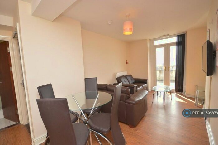 2 Bedroom Flat To Rent In Brynmill, Swansea, SA2