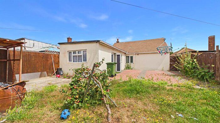 3 Bedroom Detached Bungalow For Sale In Welland Close, New England, Peterborough, PE1