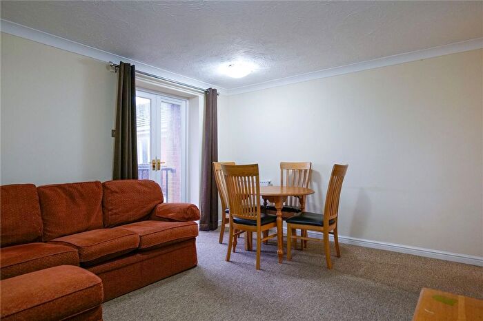 2 Bedroom Flat For Sale In London Road, Reading, Berkshire, RG1